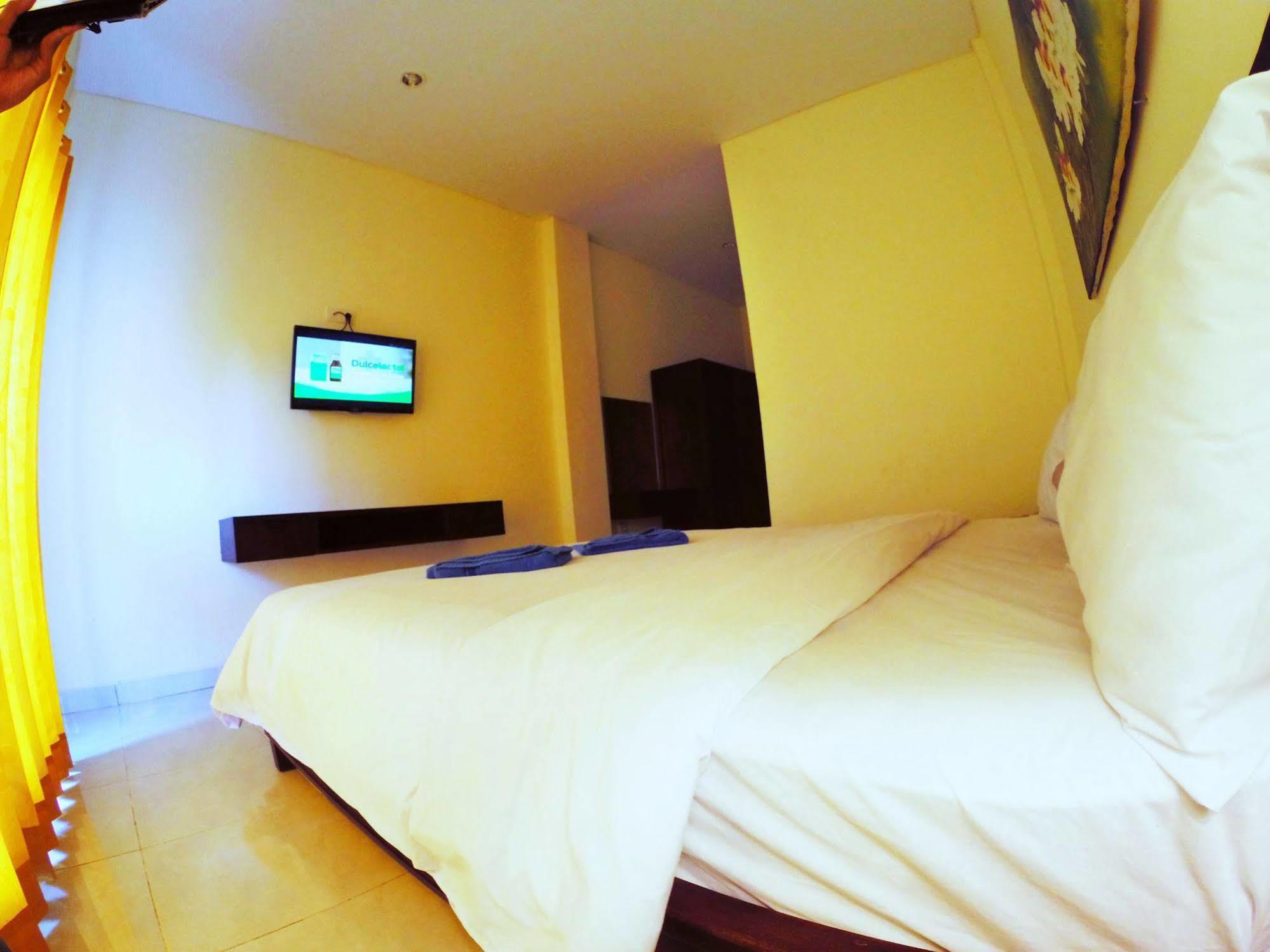 Luckys Guest House Kuta Lombok Esterno foto