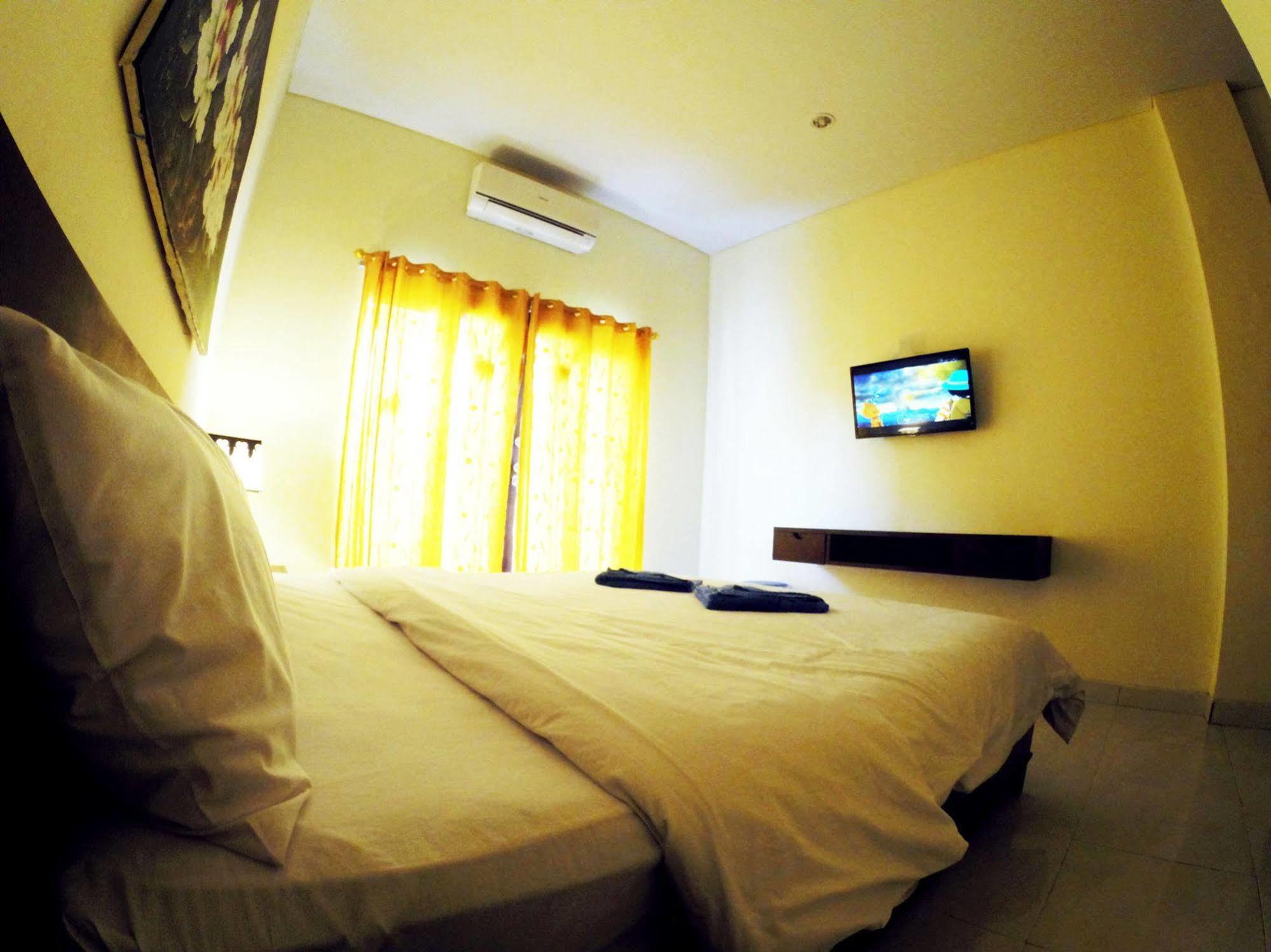 Luckys Guest House Kuta Lombok Esterno foto